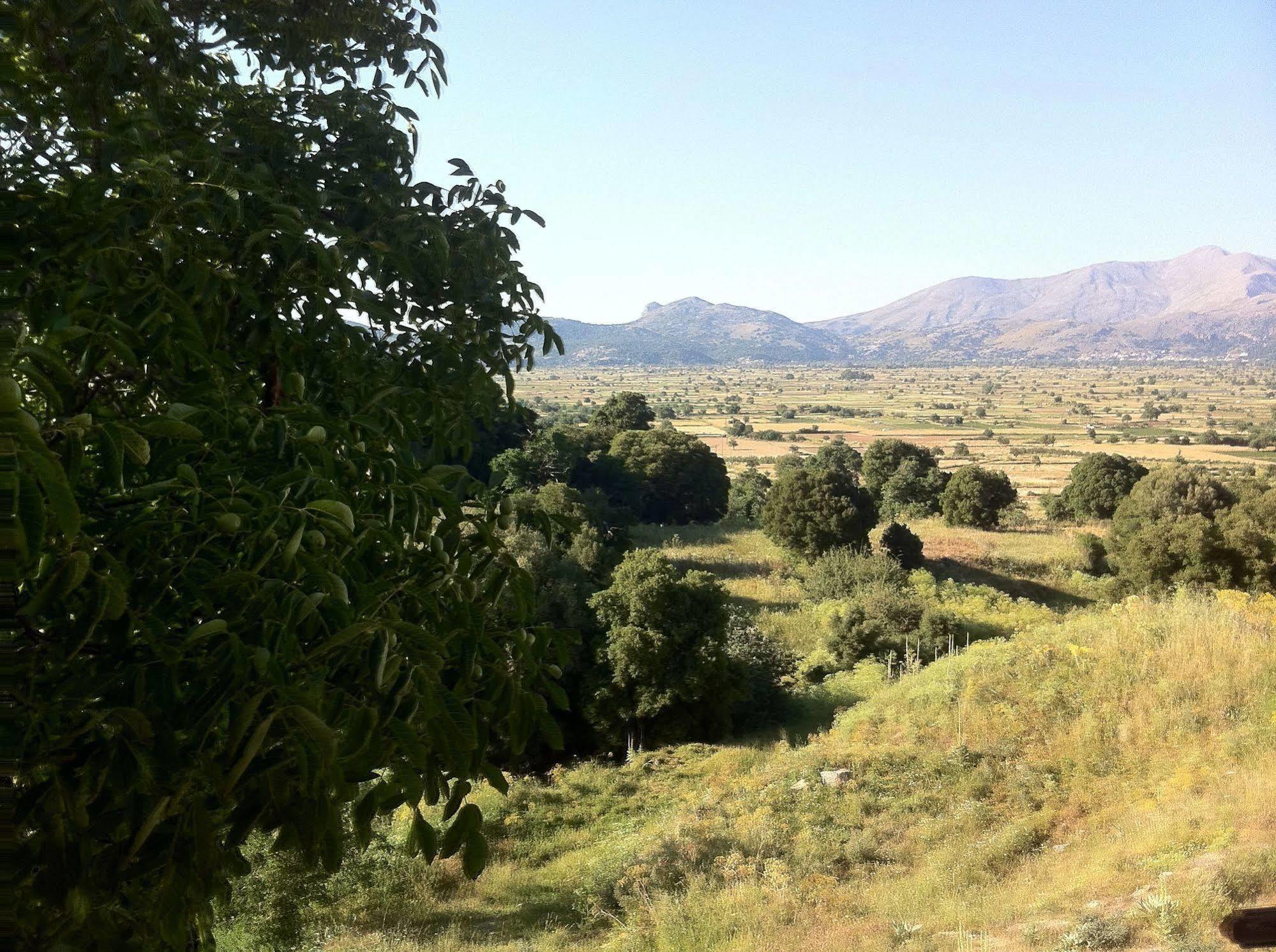 Отель Dionysus Lasithi Plateau Magoulas Экстерьер фото